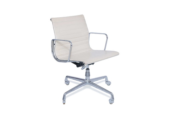 Image 1 of Eames desk chair EA 117