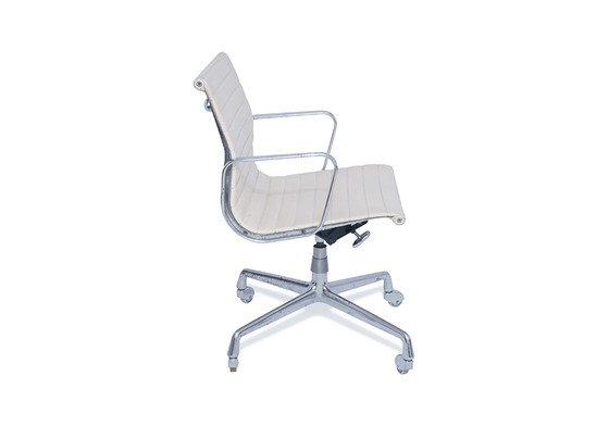 Image 1 of Eames desk chair EA 117