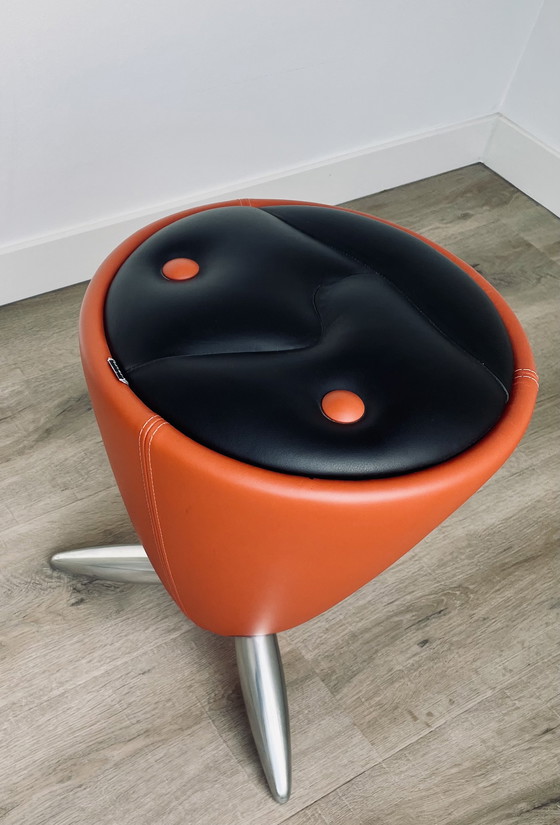 Image 1 of Leolux TamTam Bongo side table/pouf in brick red/black (design Hugo de Ruiter)