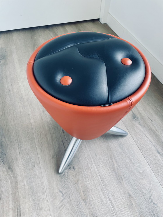 Image 1 of Leolux TamTam Bongo side table/pouf in brick red/black (design Hugo de Ruiter)