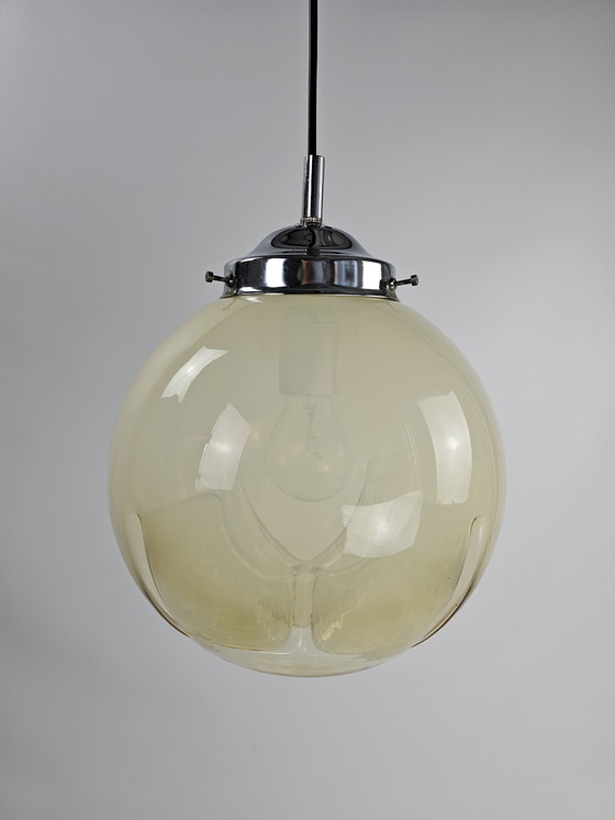 Image 1 of Lampe suspendue italienne en verre crème