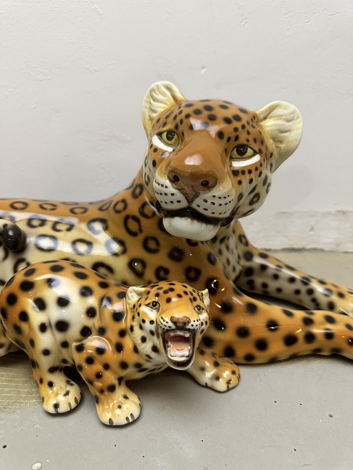 Guépard Ronzan avec enfant en céramique