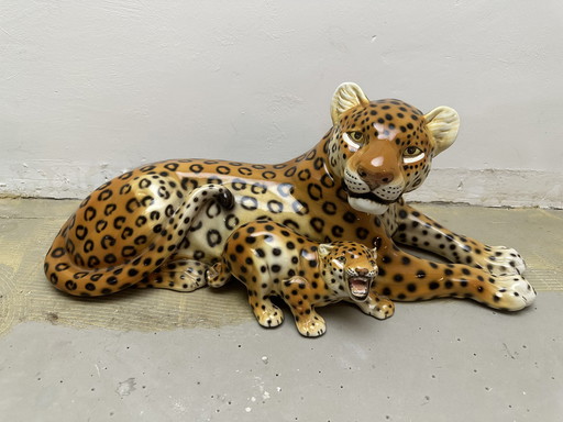 Ronzan Cheetah with child ceramic