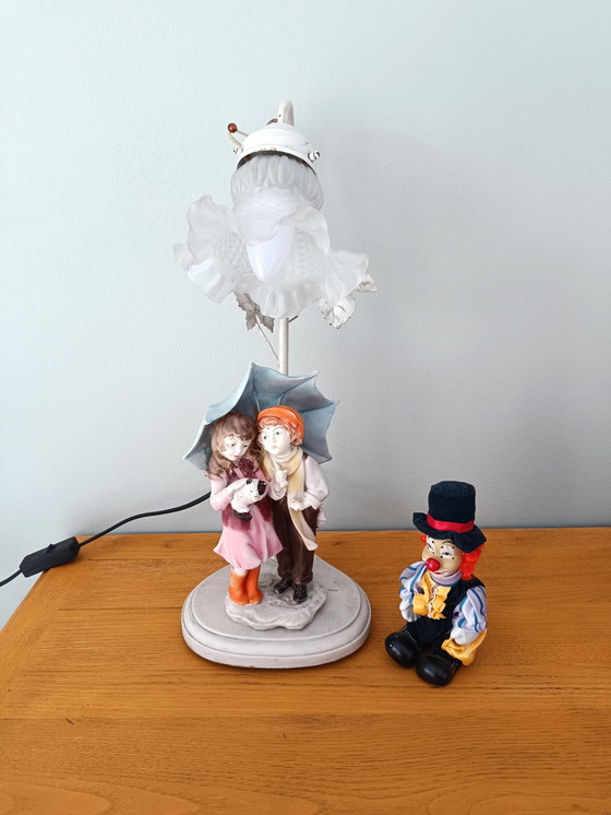 Image 1 of Lámpara de mesa con tulipán y figura infantil