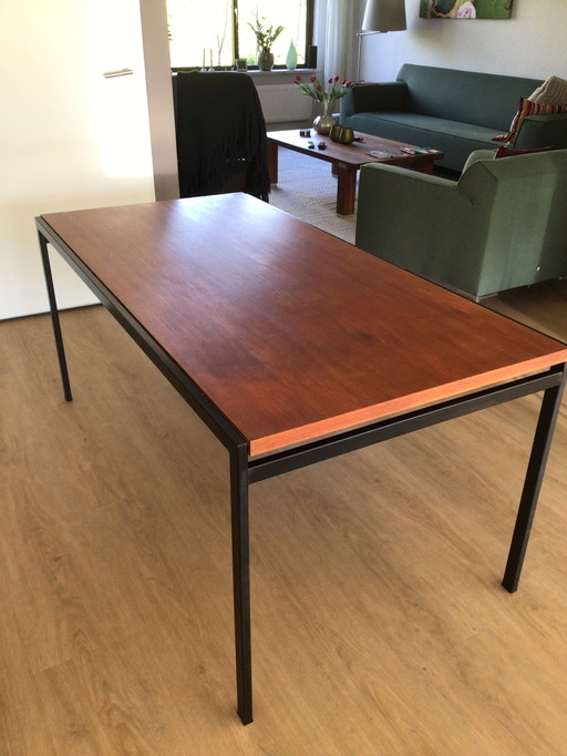 Pastoe dining table with 4 chairs