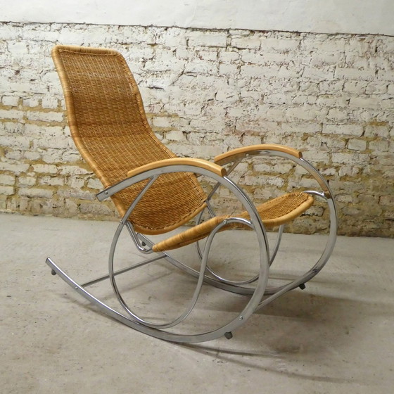 Image 1 of Sedia a dondolo cromata e rattan, 1970