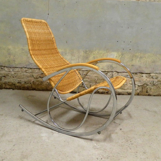 Image 1 of Sedia a dondolo cromata e rattan, 1970