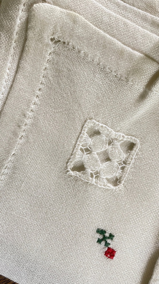 Image 1 of Tovaglia ricamata e 12 tovaglioli vintage dalla Francia