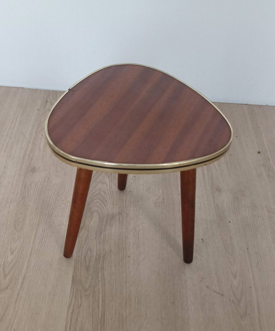 Image 1 of Petite table à plantes avec motif en bois