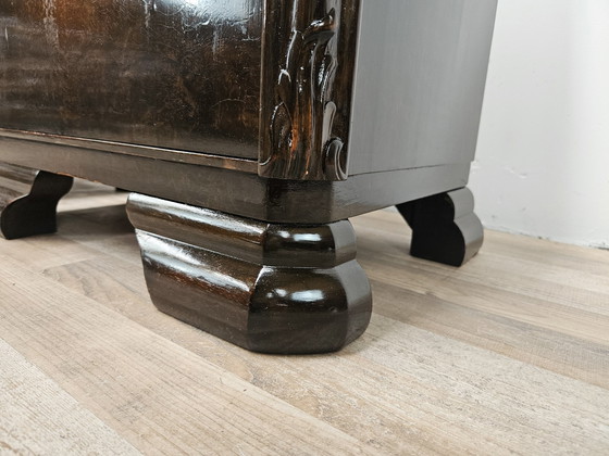 Image 1 of Art Decò Bedside Tables In Walnut With White Knobs