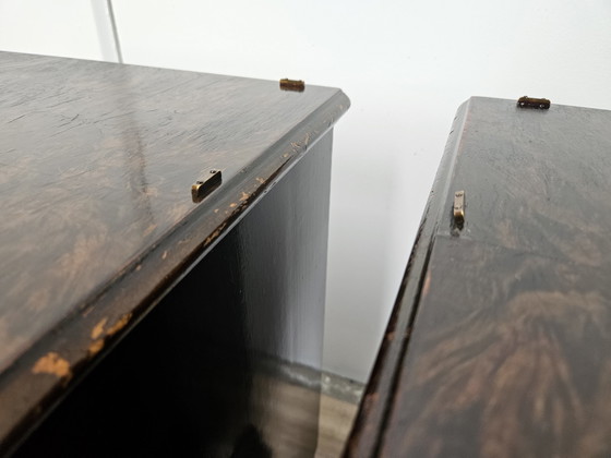 Image 1 of Art Decò Bedside Tables In Walnut With White Knobs