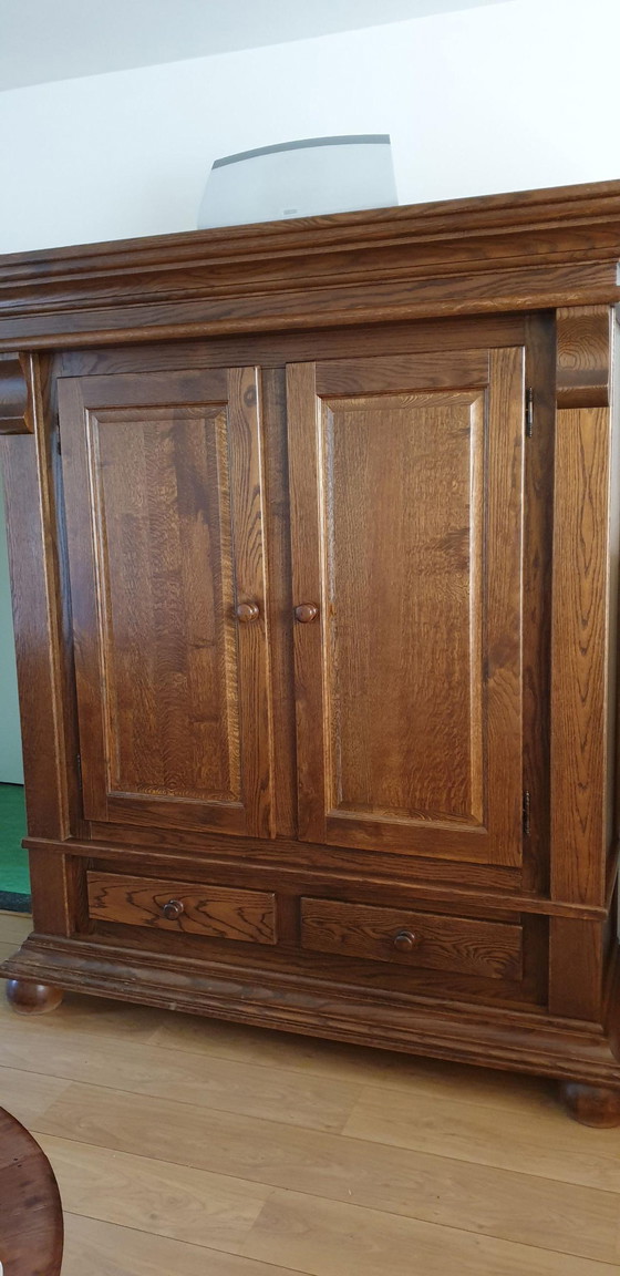 Image 1 of Grande armoire spacieuse en chêne