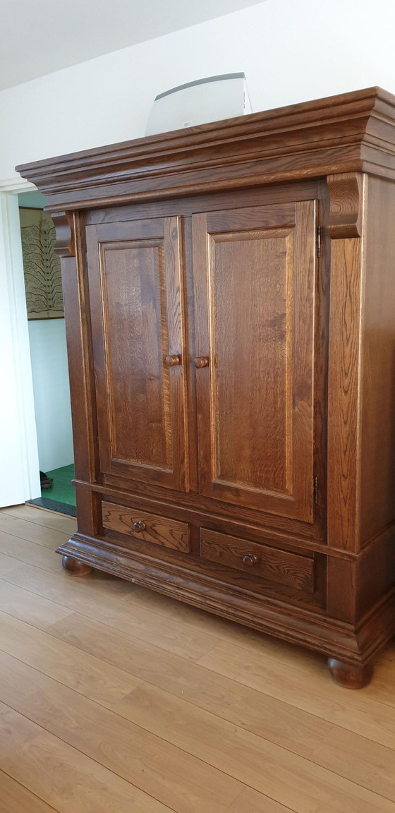 Image 1 of Grande armoire spacieuse en chêne