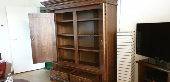 Image 1 of Large spacious oak cupboard