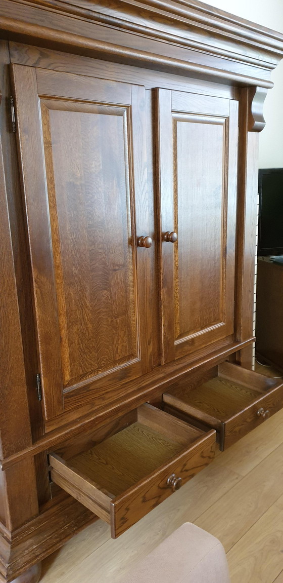 Image 1 of Large spacious oak cupboard