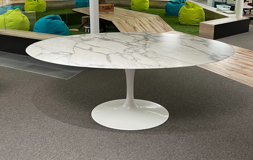 Knoll Saarinen Tulip dining table