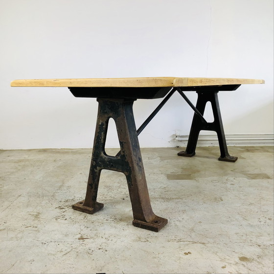 Image 1 of Table de salle à manger industrielle avec piétement machine Oxidaad