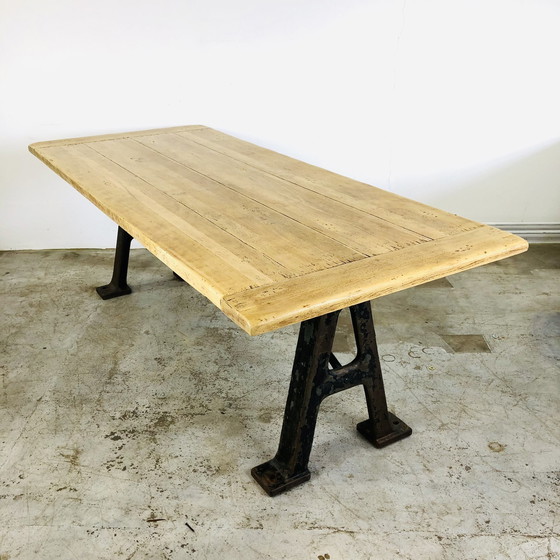 Image 1 of Table de salle à manger industrielle avec piétement machine Oxidaad