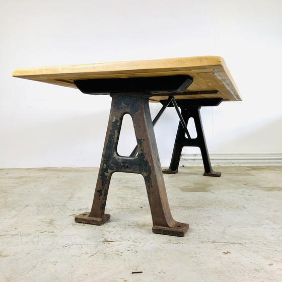 Image 1 of Table de salle à manger industrielle avec piétement machine Oxidaad