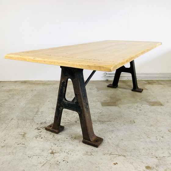 Image 1 of Table de salle à manger industrielle avec piétement machine Oxidaad