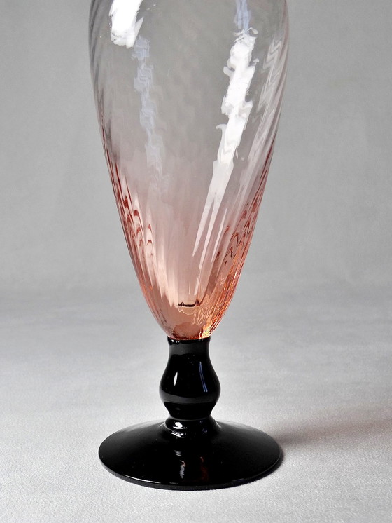 Image 1 of Petit vase en verre rosalin et opaline noire Empoli Stelvia années 50 Italie 