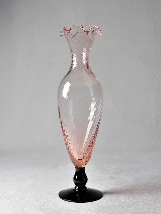 Petit vase en verre rosalin et opaline noire Empoli Stelvia années 50 Italie 