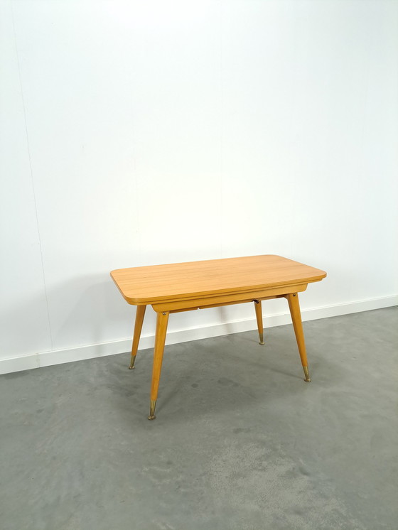 Image 1 of Tavolo con impiallacciatura, regolabile in altezza e allungabile con gambe in ottone, tavolo da pranzo vintage