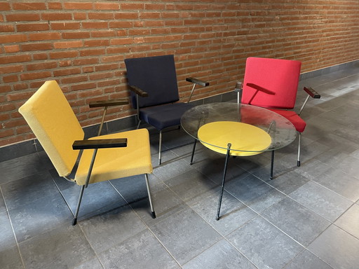 3x Wim Rietveld Chairs With Coffee Table