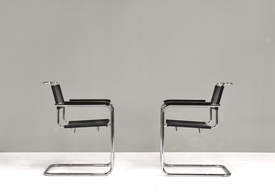 Image 1 of Fauteuils luge Thonet S34 de Mart Stam en cuir noir et chrome - Allemagne, 1927