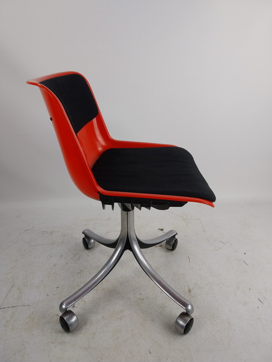 Image 1 of 1 x spaceage swivel chair by Tecno Italy by Osvaldo Borsani 1973