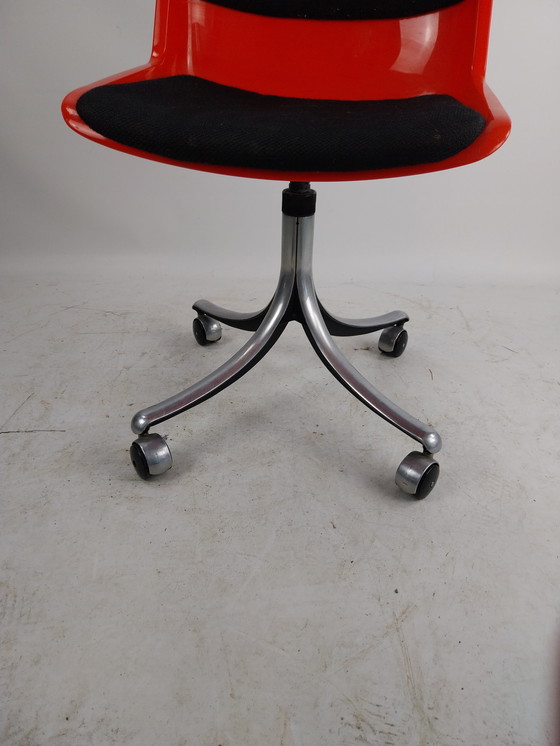 Image 1 of 1 x spaceage swivel chair by Tecno Italy by Osvaldo Borsani 1973