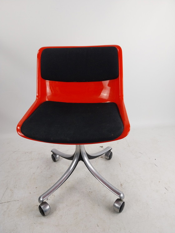 Image 1 of 1 x spaceage swivel chair by Tecno Italy by Osvaldo Borsani 1973