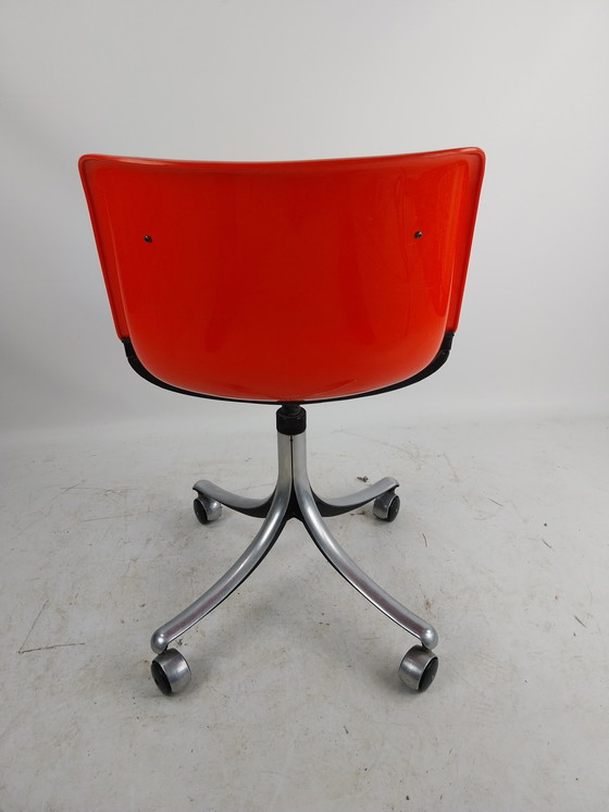 Image 1 of 1 x spaceage swivel chair by Tecno Italy by Osvaldo Borsani 1973