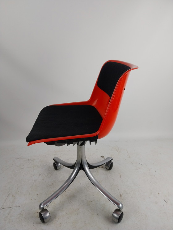 Image 1 of 1 x spaceage swivel chair by Tecno Italy by Osvaldo Borsani 1973