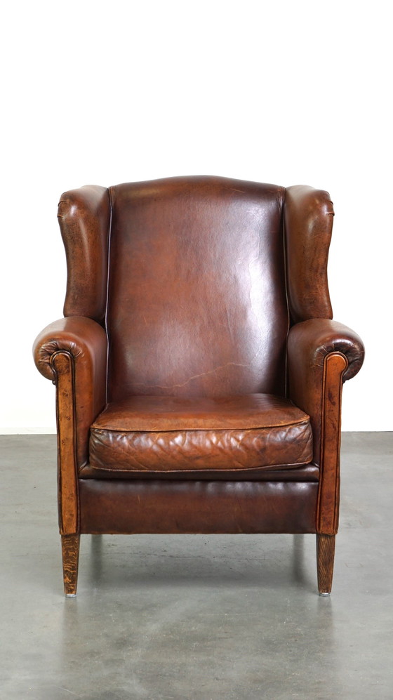 Image 1 of Fauteuil à oreilles en peau de mouton couleur cognac de style anglais