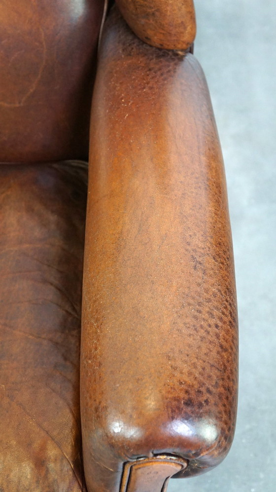 Image 1 of Fauteuil à oreilles en peau de mouton couleur cognac de style anglais