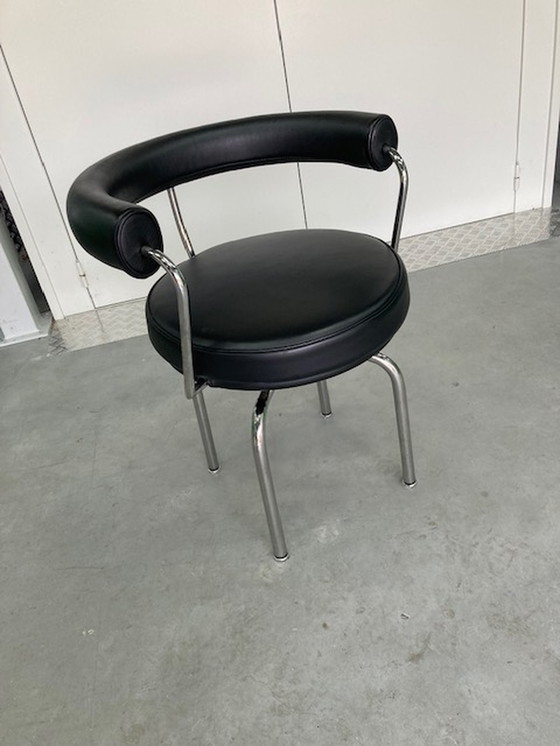 Image 1 of 2x Cassina Tournant Armchairs