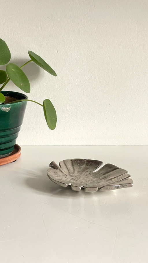 Monstera Leaf Shaped Metal Pocket Scoop