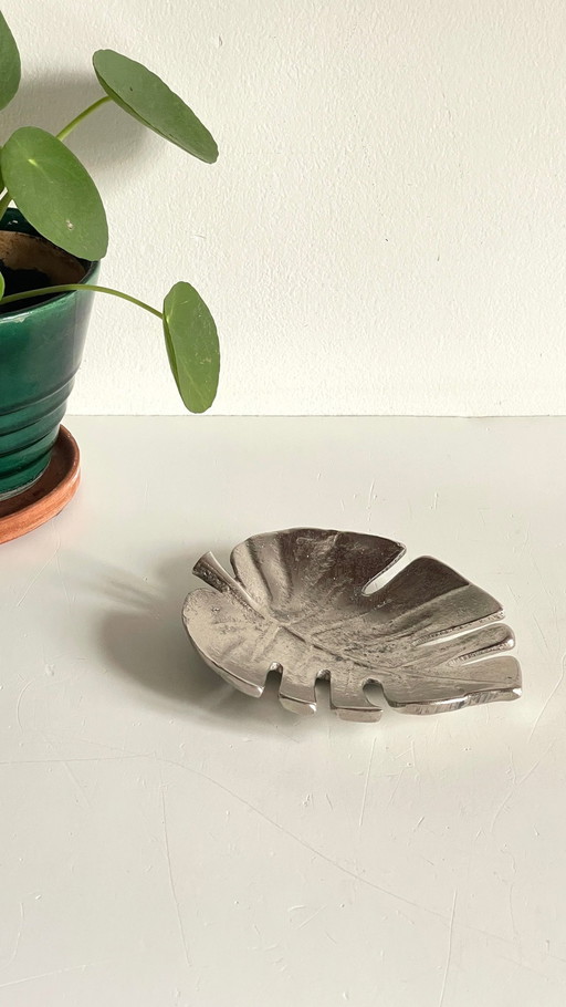 Monstera Leaf Shaped Metal Pocket Scoop