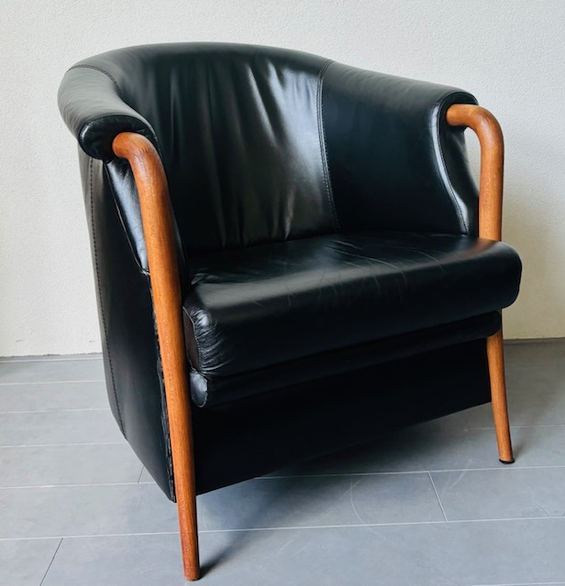 NIELAUS & JEKI MOBLER OPUS ①