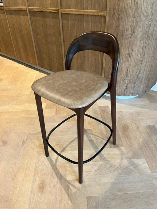 Kana Barstool Walnut Wood - Beige Leather