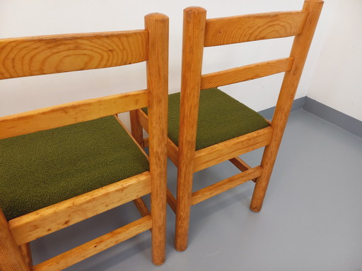 Suite De 4 Chaises Vintage En Pin Et Tissu Bouclette Vert Kaki Des Années 70