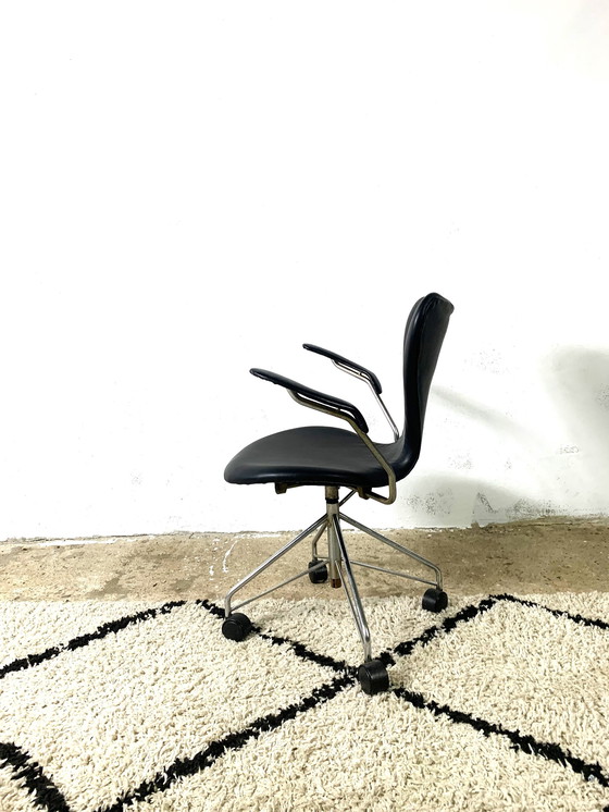 Image 1 of "Seven" Office Chair By Arne Jacobsen For Fritz Hansen, Denmark, 1950S