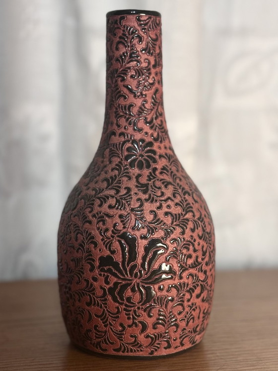 Image 1 of Black&Red "Viet Nam Dona - 68" Vase With Flower Design