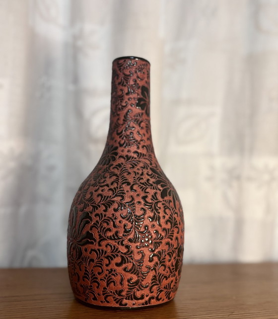 Image 1 of Black&Red "Viet Nam Dona - 68" Vase With Flower Design