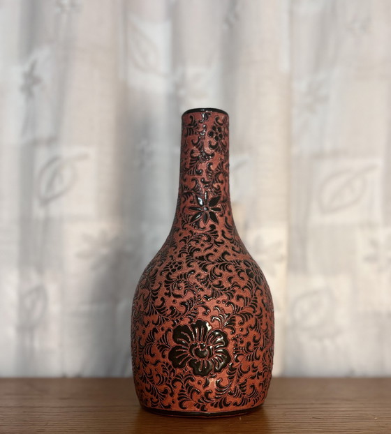 Image 1 of Black&Red "Viet Nam Dona - 68" Vase With Flower Design