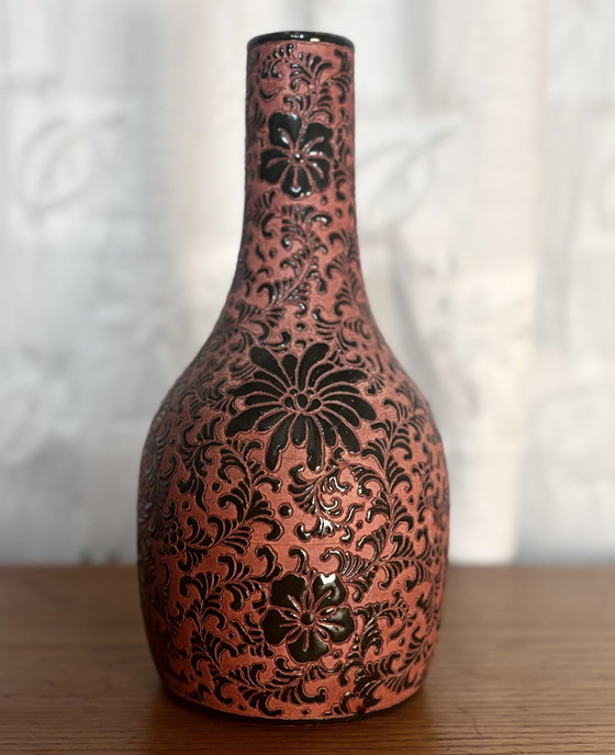 Image 1 of Black&Red "Viet Nam Dona - 68" Vase With Flower Design