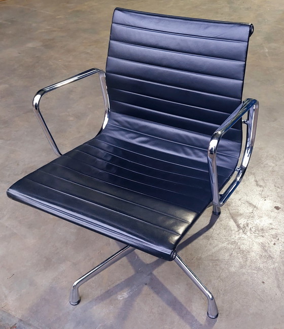 Image 1 of Original Vitra Eames Ea 108 | Leather Black | Chrome | Izgst