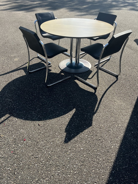 Image 1 of Leolux Trias dining table, Hugo de Ruiter 120 cm