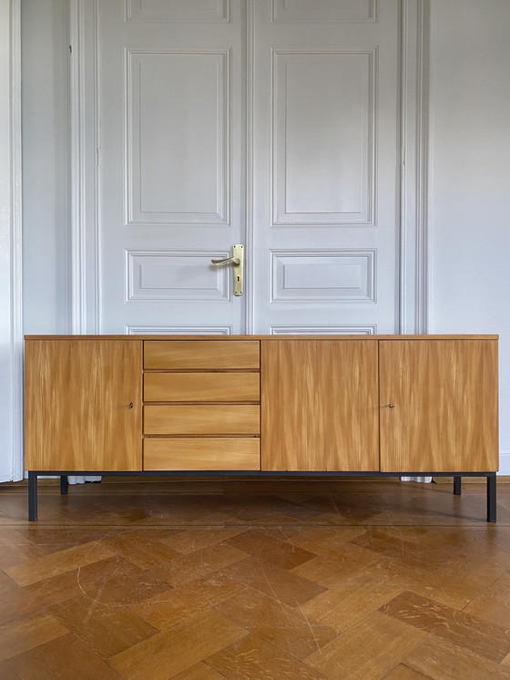 Image 1 of Magnifique buffet en bois clair des années 1960